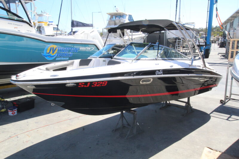 2011 Four Winns H240