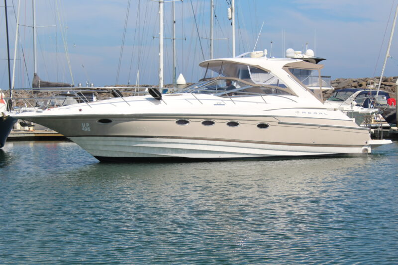 2005 Regal 4460 Sport Yacht